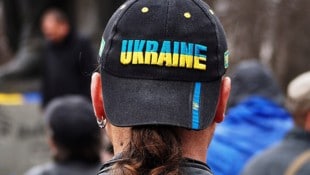 Neu einreisende Ukrainer erhalten künftig das Aufenthaltsrecht nur noch, wenn sie einen Nachweis ...