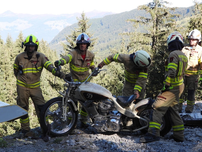 Die Feuerwehr barg das Motorrad