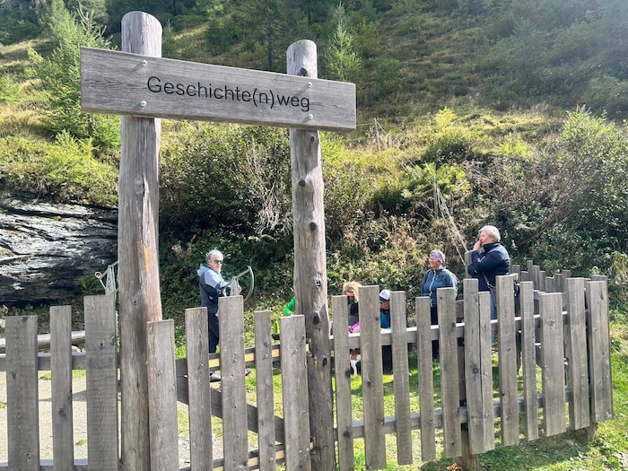 Ein Teil der Patinnen wanderte durch das Kalser Dorfertal ent- lang des Geschichte(n)weges.