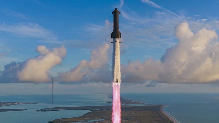 Ein Triebwerksausfall beim 14. unbemannten Testflug (Bild) des „Starship“ von SpaceX könnte ...