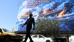 Ein Anti-US-Plakat prangt mitten in den Straßen von Teheran.