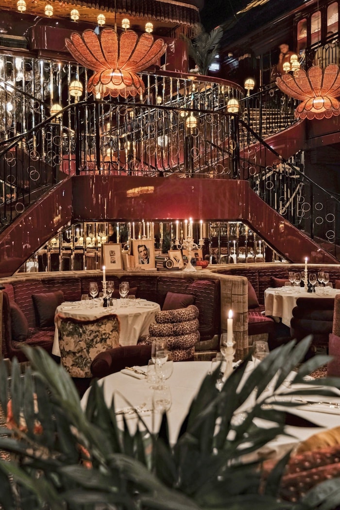 Schicker Dinner-Club: Mondaine de Pariso.