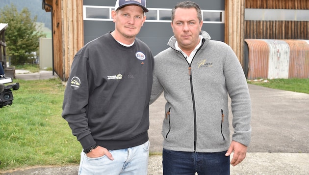 Heli-Betreiber Thomas Morgenstern mit Eigentümer Manuel Aster am Hangar in Mauterndorf in ...