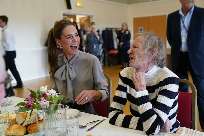 Herzhaftes Lachen bei Prinzessin Kate: Die royale Besucherin amüsiert sich prächtig über die ...