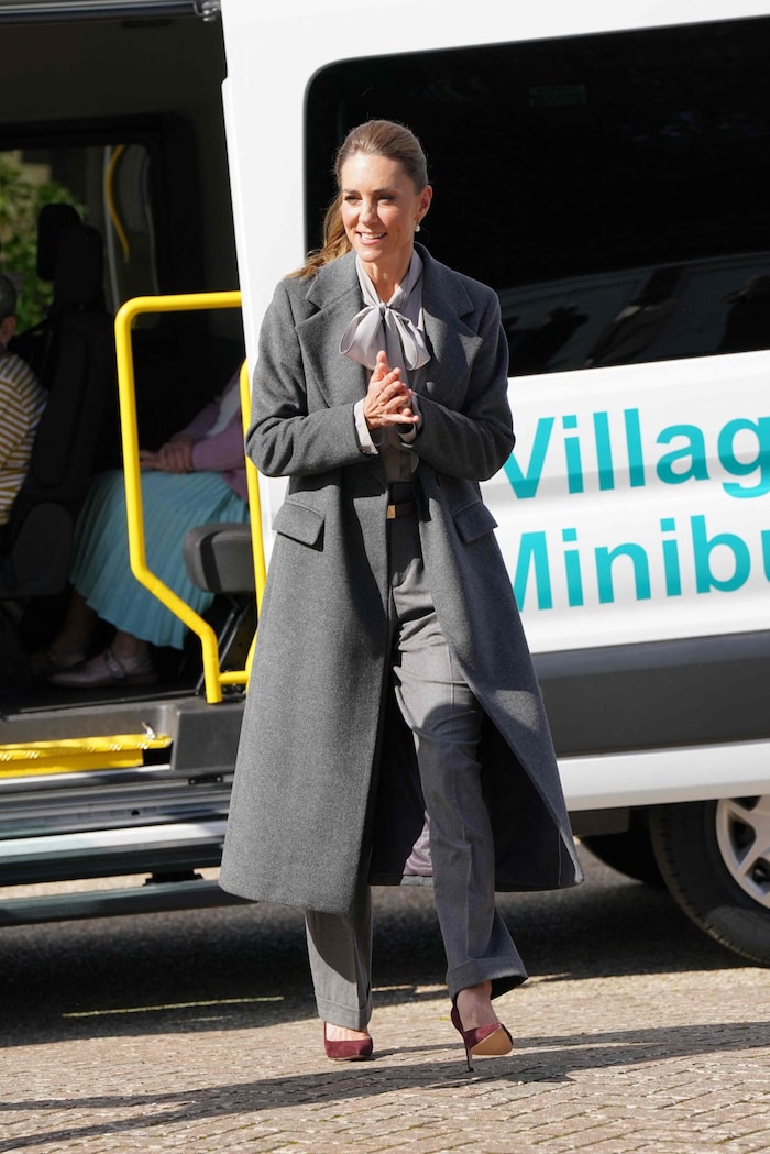 Prinzessin Kate in besonderer Mission. Sie fährt durch West Sussex und holt Seniorinnen zum ...