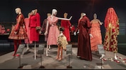 Die Welt in Rot, der Farbe für Kraft, Leidenschaft und Macht: Abteilung „Rot“ der Ausstellung ...