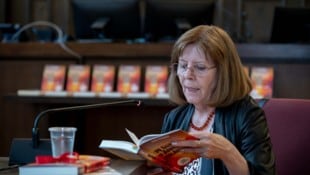 Ilse Probst präsentiert „In den Fängen des Grauens“ (Edition Platin) im Schwurgerichtssaal