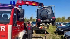 Die Feuerwehr transportierte den gesuchten Mercedes ab.