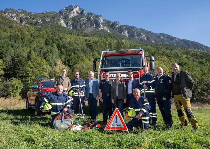 Lokalaugenschein zur Erinnerung ans Inferno: Pernkopf, Fahrafellner, Czernohorszky (3.v.re.)