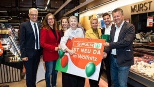 Vertreter von Spar und Politik feierten die Eröffnung.