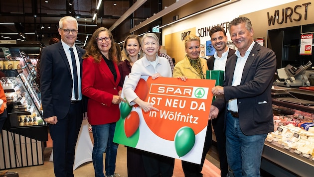 Vertreter von Spar und Politik feierten die Eröffnung.