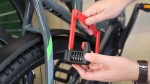 Der Mann hatte es nur auf E-Bikes abgesehen. Schlösser waren dabei kein Hindernis. (Symbolbild)