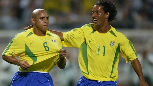 Im Jahr 2002 wurden Roberto Carlos (li.) und Ronaldinho gemeinsam Weltmeister.