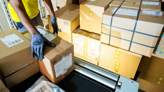 Von der Paketsteuer sind Versandhändler mit mehr als 100 Millionen Euro Umsatz pro Jahr ...