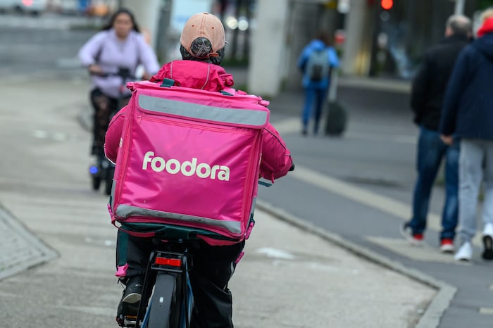 Der Lieferdienst Foodora stellt seine Flotte auf Fahrräder sowie E-Bikes um.