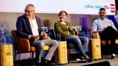 „Krone“-Chefredakteur Klaus Herrmann mit Ex-Skifahrerin Nici Schmidhofer und Clemens Doppler ...