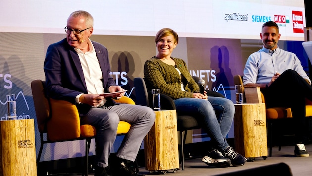 „Krone“-Chefredakteur Klaus Herrmann mit Ex-Skifahrerin Nici Schmidhofer und Clemens Doppler ...