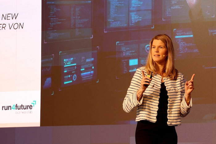 Leadership-Expertin Laura Bornmann referierte über Mitarbeiterführung und die Rolle von KI.