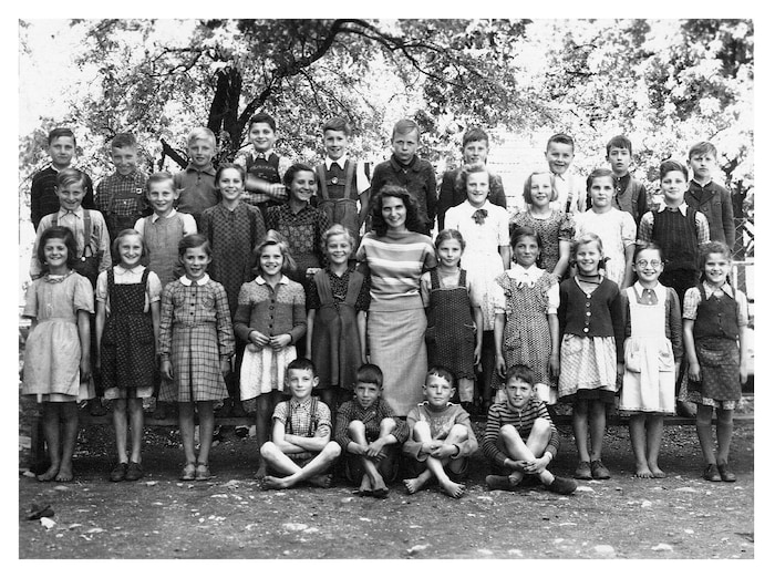 Peter Handke (1952) zweiter von rechts in der Volksschule Griffen.