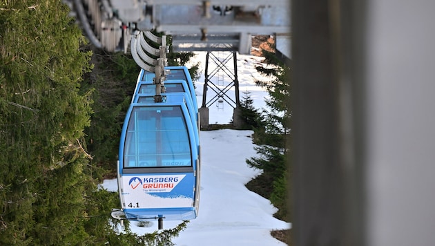 Die markanten Gondeln der Gruppenumlaufbahn dürften weiterhin Skifahrer Richtung ...