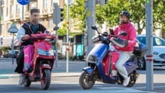 Sondermüll: Tausende E-Mopeds sind über Nacht ein Fall für den Mistplatz geworden.