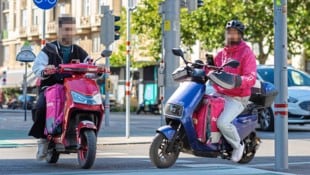 Sondermüll: Tausende E-Mopeds sind über Nacht ein Fall für den Mistplatz geworden.