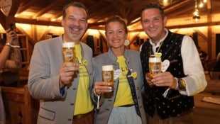 Niki und Irina Riegler sowie Clemens Schöffmann feierten bei der „Helo Yellow Party“.