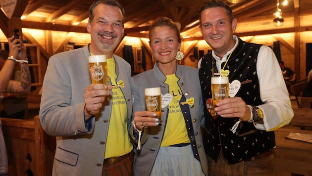 Niki und Irina Riegler sowie Clemens Schöffmann feierten bei der „Helo Yellow Party“.