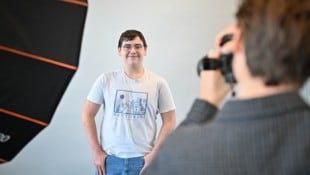 Ein professioneller Fotograf schießt auf der Messe Jugend &amp; Beruf in Wels kostenlose ...