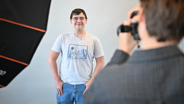 Ein professioneller Fotograf schießt auf der Messe Jugend & Beruf in Wels kostenlose ...