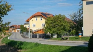An dieser kleinen Kreuzung in Asten ereignete sich der Unfall. Der Lenker bzw. Zeugen werden ...