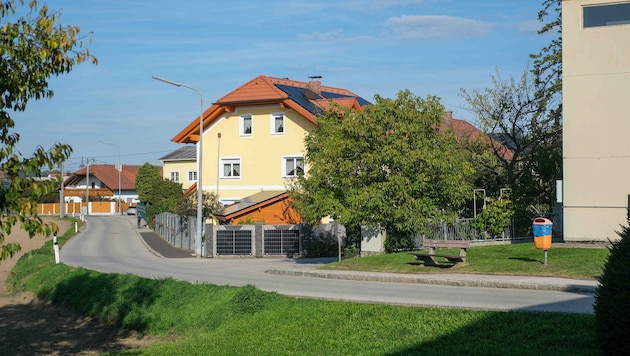 An dieser kleinen Kreuzung in Asten ereignete sich der Unfall. Der Lenker bzw. Zeugen werden ...