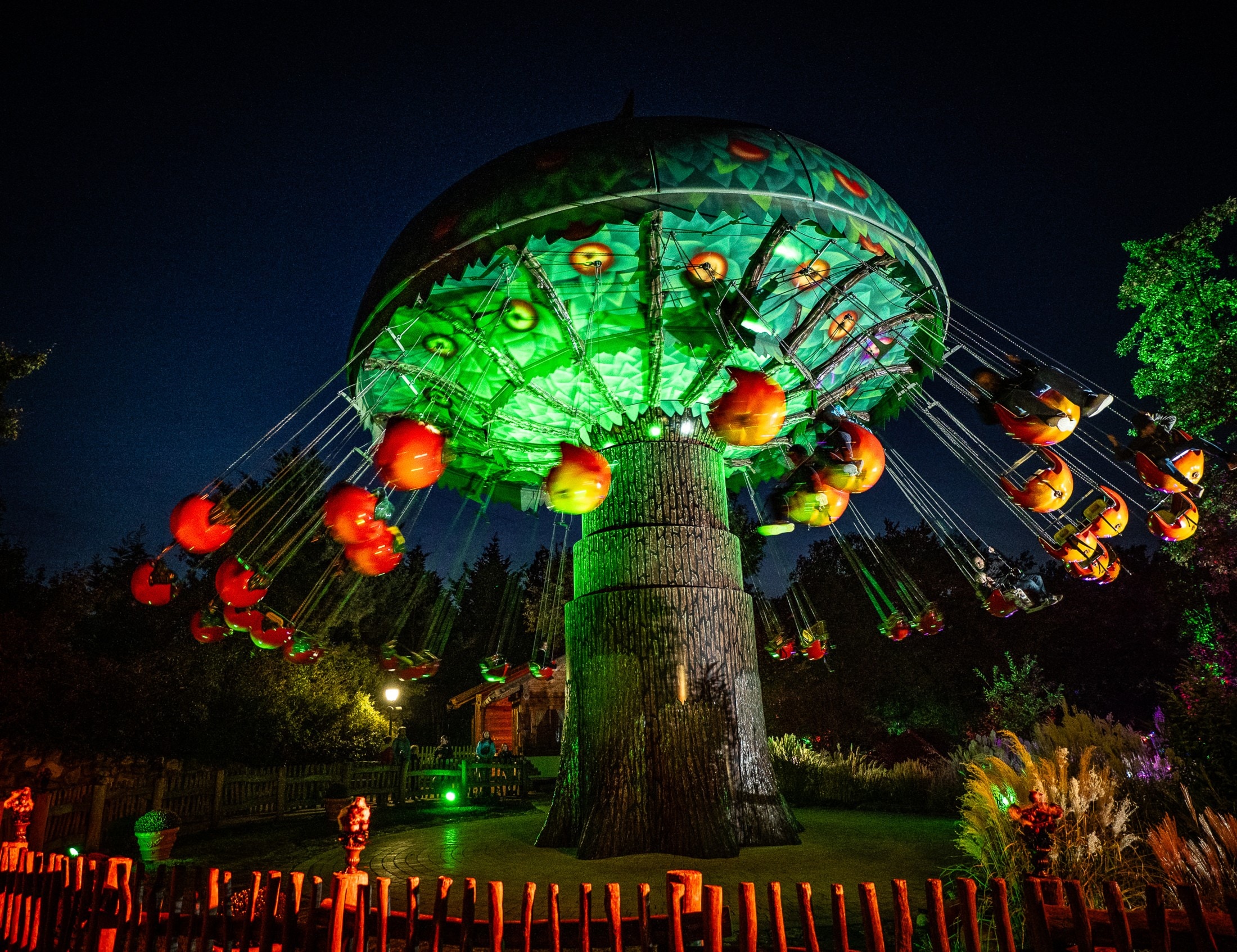 Ob verspielt, magisch oder bunt – der Familypark ist zu Halloween ein besonderes Erlebnis für ...