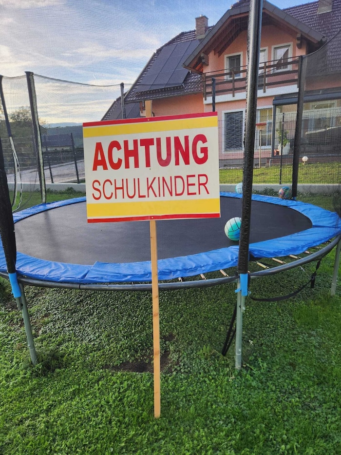 Es wurde bereits eigens eine Tafel errichtet, um Autofahrer zu warnen.