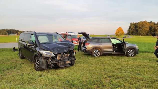 Insgesamt waren drei Autos involviert.