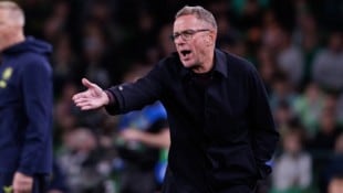 Ralf Rangnick sah Verbesserungspotenzial nach der ersten Halbzeit gegen Irland.