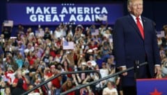Bei den Zwischenwahlen am 3. November drohen Trumps Republikanern ihre bisherigen Mehrheiten im ...