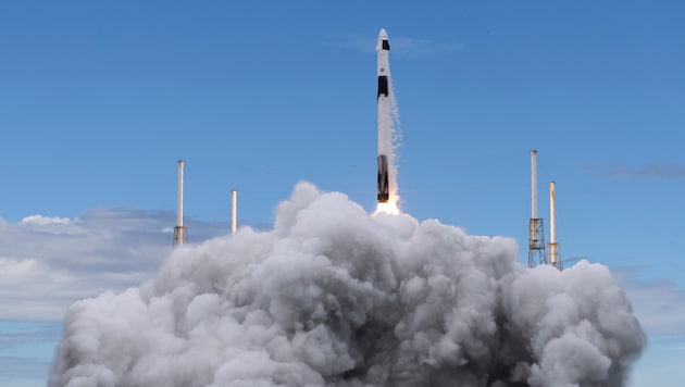 Der Start der Rakete „Falcon 9“ vom Weltraumbahnhof Cape Canaveral im US-Bundesstaat Florida – ...