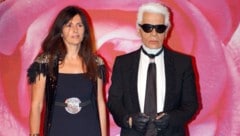 Virginie Viard war 30 Jahre lang Karl Lagerfelds engste Vertraute. In ihrem Buch „Un regard. Une ...