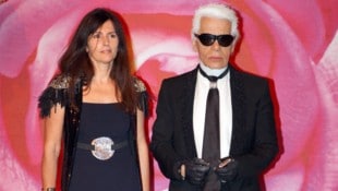 Virginie Viard war 30 Jahre lang Karl Lagerfelds engste Vertraute. In ihrem Buch „Un regard. Une ...