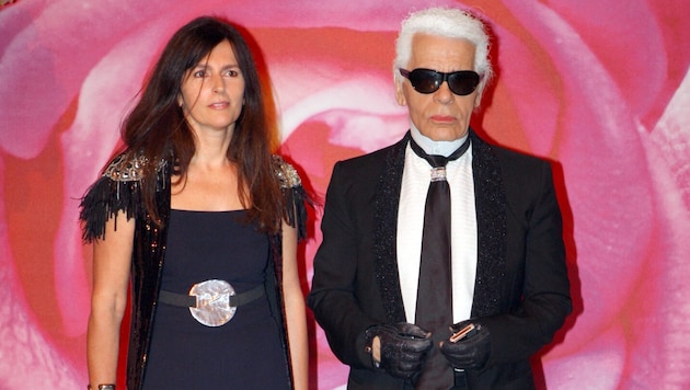 Virginie Viard war 30 Jahre lang Karl Lagerfelds engste Vertraute. In ihrem Buch „Un regard. Une ...