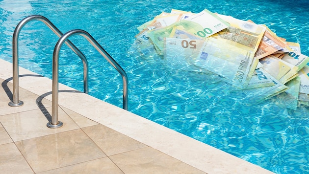 Ein Schwimmbadbauer aus Niederösterreich soll mindestens zwei Millionen Euro versenkt haben – ...