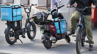 Die „Ich bin ein Fahrrad“-Mopeds (Mitte) wurden auf die Fahrbahn verbannt, dafür tauchen auf ...