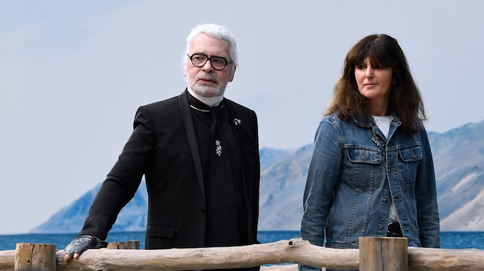 Karl Lagerfeld mit Virginie Viard am Chanel-Laufsteg im Oktober 2018