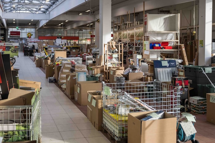Die gesamte Ware muss bis Anfang November weg.