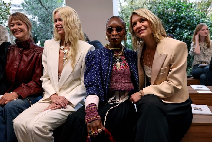 Neben Claudia Schiffer nahmen auch Heike Makatsch, Cynthia Erivo und Claire Danes in der Front ...
