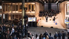 Eröffnung des Festivals und der neuen Halle. 