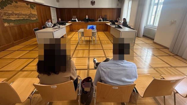 Zwei Landesbedienstete sitzen am Landesgericht Klagenfurt auf der Anklagebank. Es gilt die ...