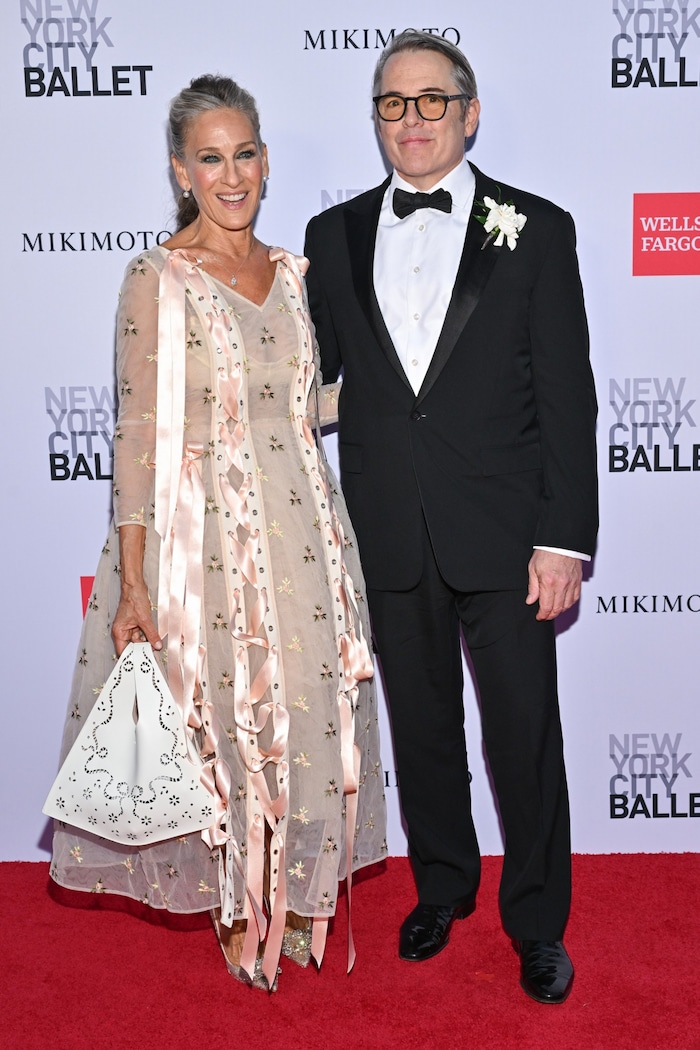 Sarah Jessica Parker kam zur Gala im Märchenkleid mit Cinderella-Pumps.