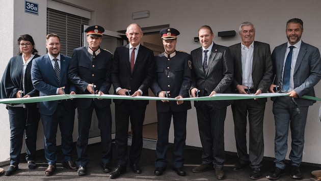 Offizielle Eröffnung der neuen PI in Trieben mit Minister Karner (Mitte)